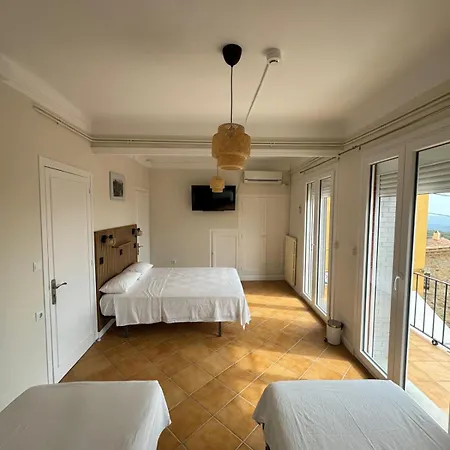 Restaurant Casa Comaulis Vendégház 3*